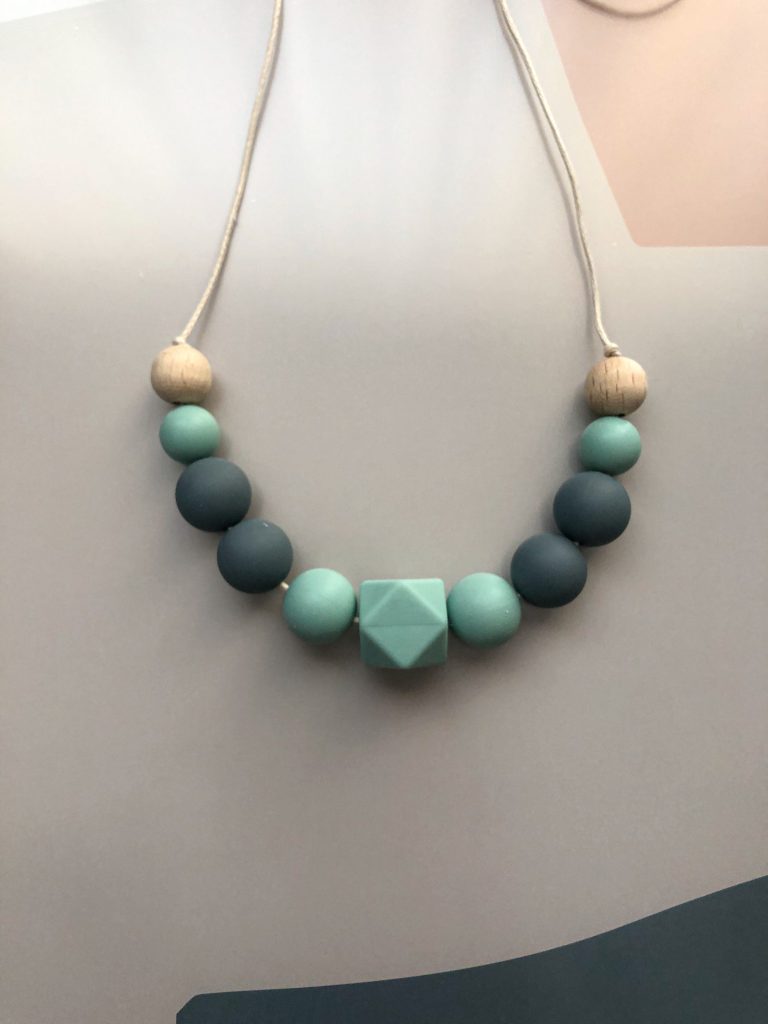 Babywearing Necklace MINT Snuggle & Love