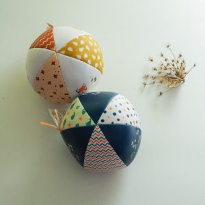 Minge textilă pentru pătuț “My cute ball”, Kaloo, Balenă